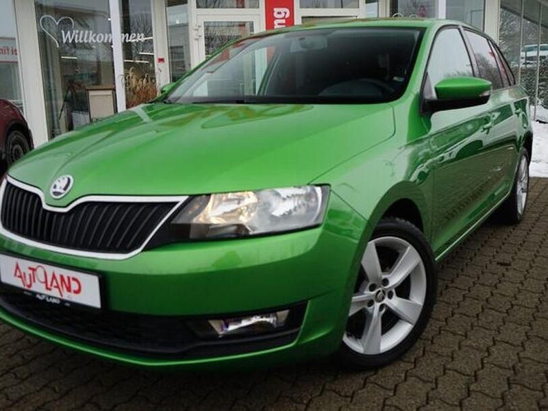Gebraucht Skoda Rapid Ambition 95 PS (69 kW) 2017 Grün Kleinwagen