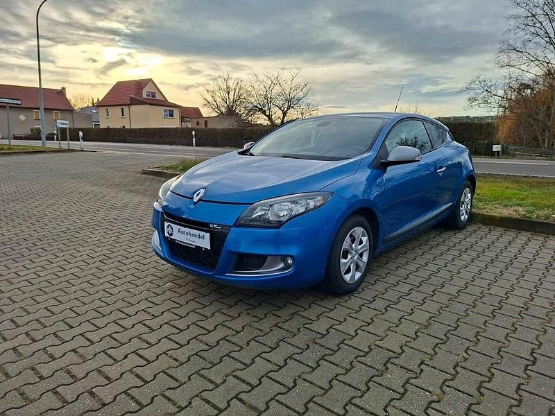 Gebraucht Renault Mégane III Dynamique 106 PS (77 kW) 2012 Blau Coupé