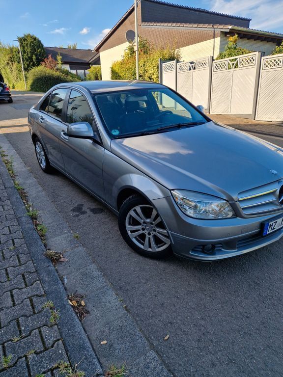 Grau Gebraucht 2007 Mercedes C220 Limousine | 5.399 € (Fairer Preis) - Bild 1/4