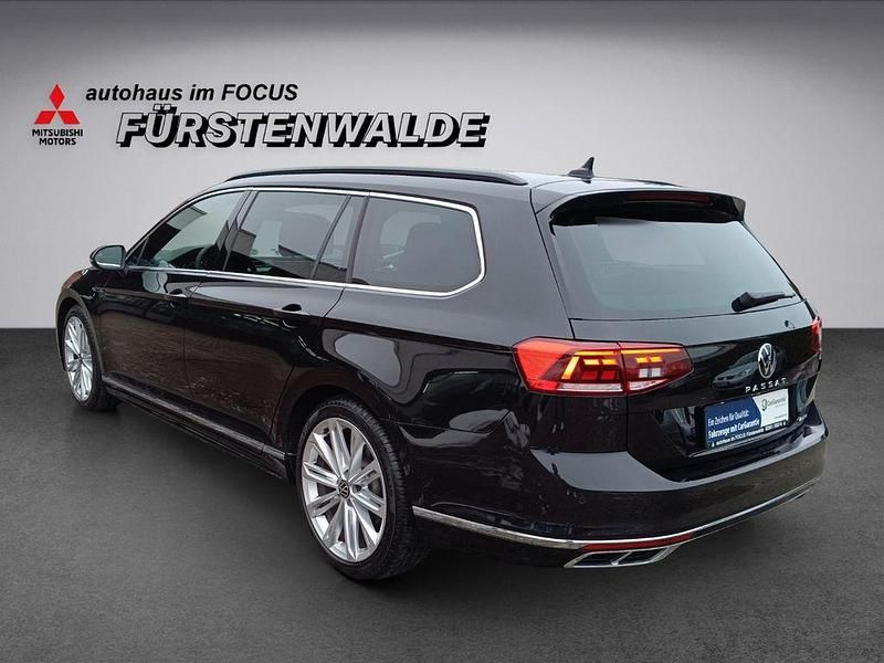 Gebraucht VW Passat R 200 PS (147 kW) 2023 Schwarz Kombi