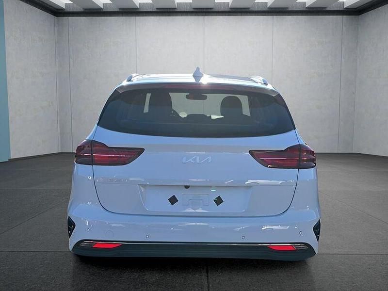 Gebraucht Kia Ceed 140 PS (102 kW) 2025 Weiss Kleinwagen