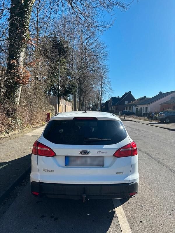 Gebraucht Ford Focus Titanium 125 PS (91 kW) 2016 Weiß Kombi