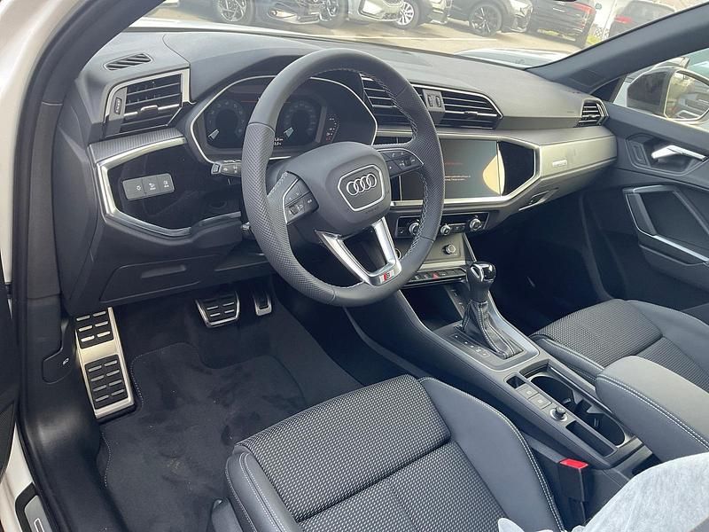 Gletscher weiß metallic Neu 2025 Audi Q3 Sportback S-Line SUV | 51.184 € (Guter Preis) - Bild 1/2