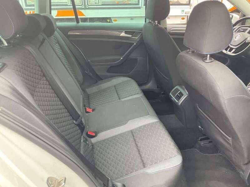 Weiß Gebraucht 2018 VW Golf VII Join Kombi | 12.000 € (Guter Preis) - Bild 1/4