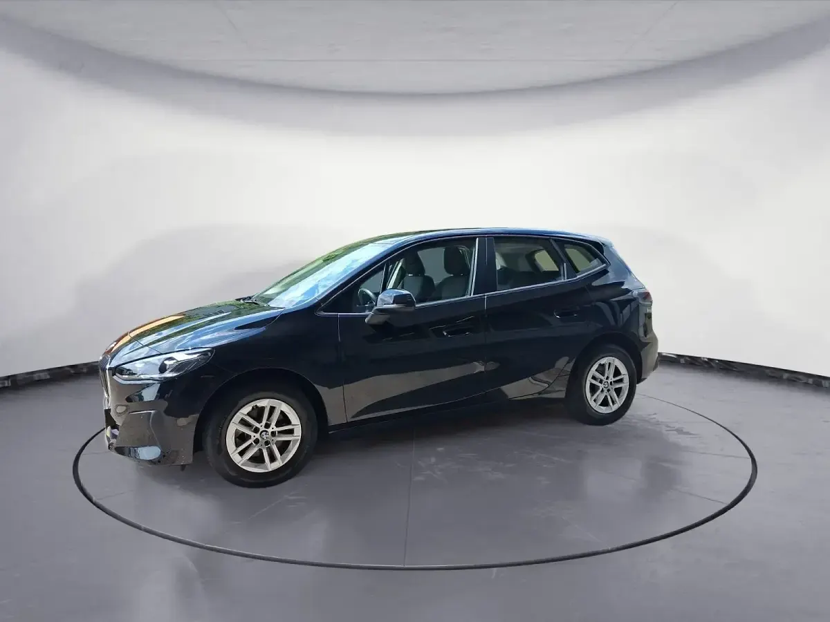 Gebraucht BMW 218 Active Tourer Luxury Line 136 PS (100 kW) 2023 Schwarz Van / Kleinbus