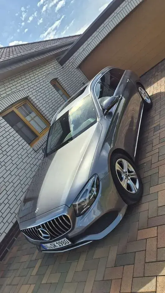 Gebraucht Mercedes E220 194 PS (142 kW) 2017 Grau Kombi