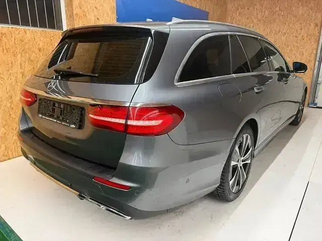 Gebraucht Mercedes E400 AMG line 340 PS (250 kW) 2018 Grau Limousine