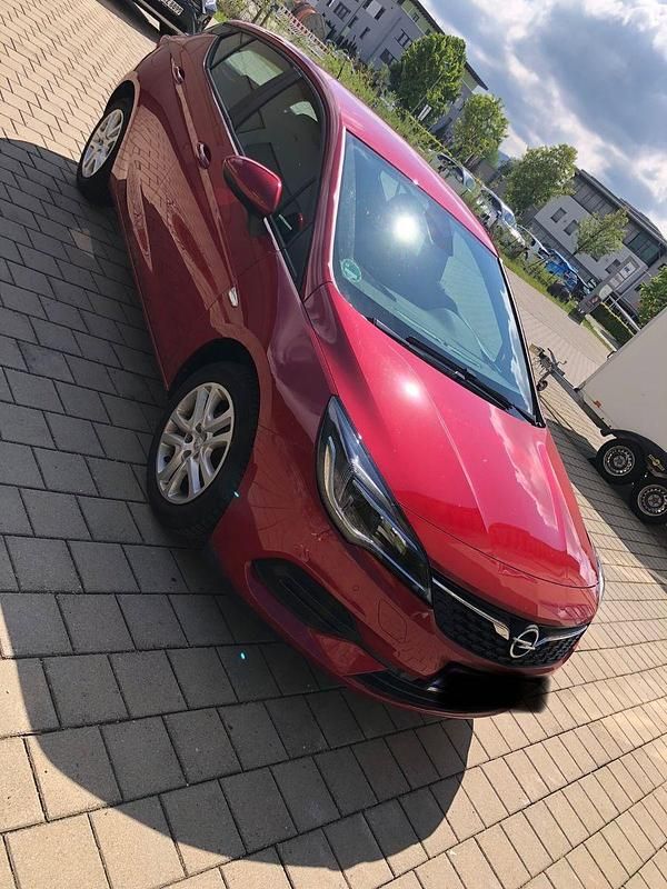Gebraucht Opel Astra Edition 131 PS (96 kW) 2020 Rot Limousine