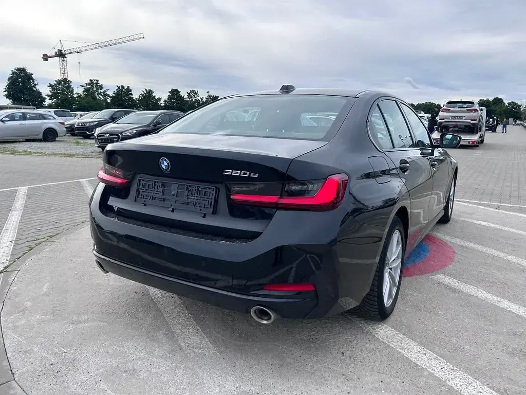 Gebraucht BMW 320e 204 PS (150 kW) 2023 Schwarz Limousine