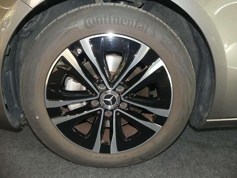 Gebraucht Mercedes A200 Advanced 163 PS (119 kW) 2024 Mountaingrau Limousine