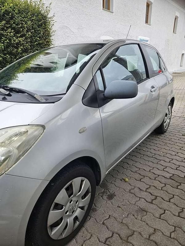 Gebraucht Toyota Yaris Cool 69 PS (50 kW) 2008 Grau Limousine