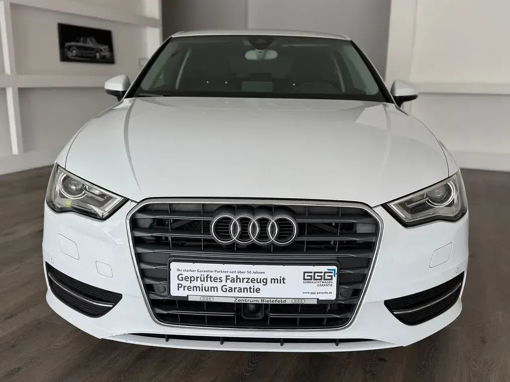 Używany Audi A3 Attraction 110 KM (80 kW) 2015 Biały Sedan/Limuzyna