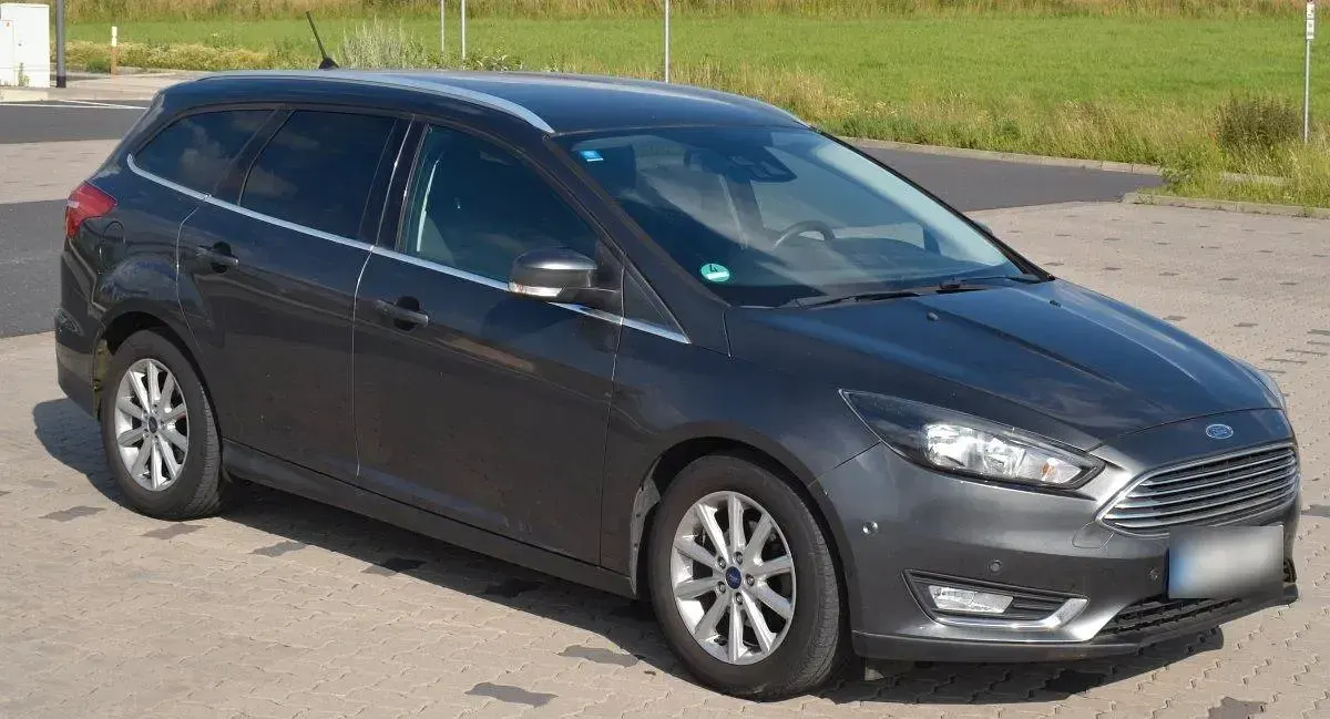 Gebraucht Ford Focus Titanium 120 PS (88 kW) 2017 Grau Kombi