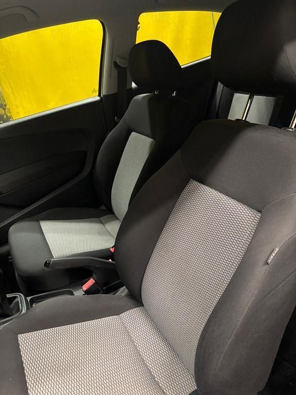 Weiß Gebraucht 2011 VW Polo Trendline Limousine | 3.800 € (Superpreis) - Bild 1/4