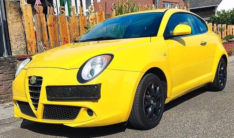 Gelb Gebraucht 2009 Alfa Romeo MiTo Turismo Kleinwagen | 1.900 € (Guter Preis) - Bild 1/4