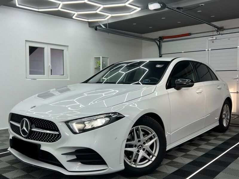Weiß Gebraucht 2021 Mercedes A200 AMG line Limousine | 19.900 € (Superpreis) - Bild 1/4