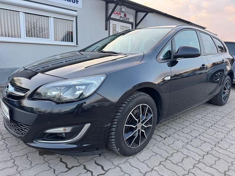 Gebraucht Opel Astra Edition 140 PS (102 kW) 2013 Kombi