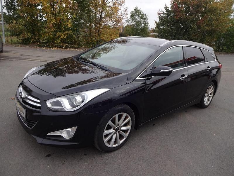 Schwarz Gebraucht 2013 Hyundai i40 Comfort Kombi | 5.700 € (Etwas zu teuer) - Bild 1/4