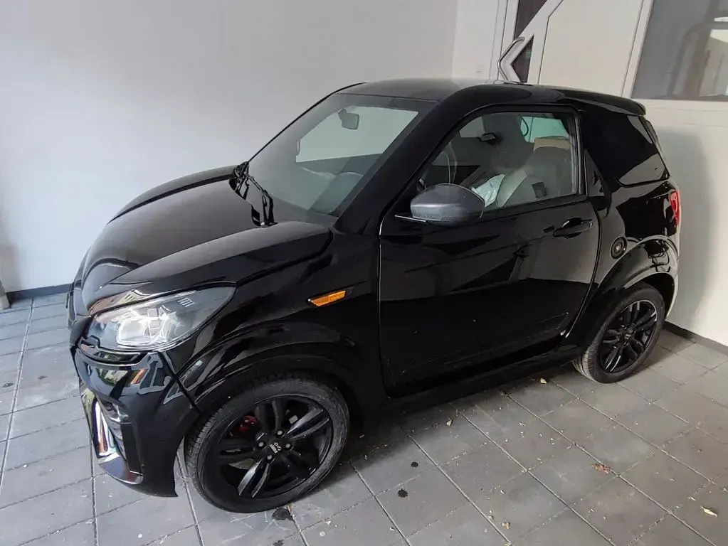 Second-hand Ligier JS50 2024 Negru Hatchback