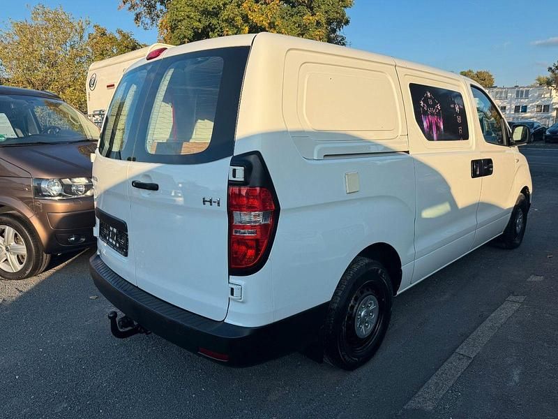 Gebraucht Hyundai H-1 170 PS (125 kW) 2011 Weiß Van / Kleinbus
