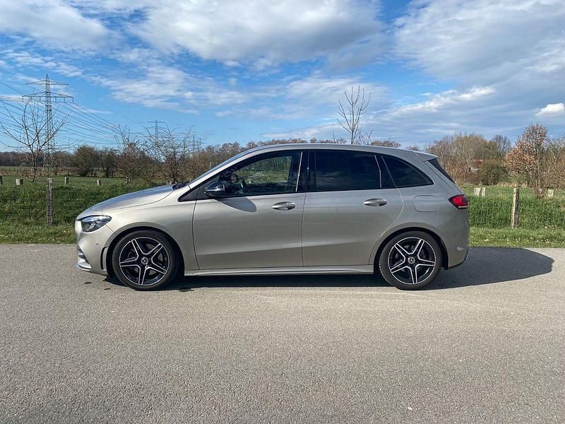 Gebraucht Mercedes B220 190 PS (139 kW) 2019 Silber Van / Kleinbus
