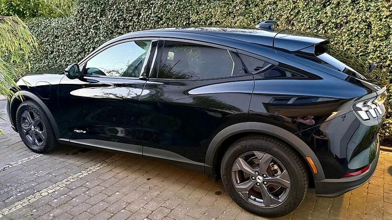 Gebraucht Ford Mustang Mach-E Basis 197 kW (269 PS) 2022 Schwarz SUV