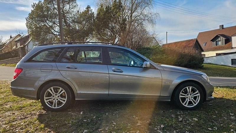 Gebraucht Mercedes 220 170 PS (125 kW) 2011 Silber Kombi