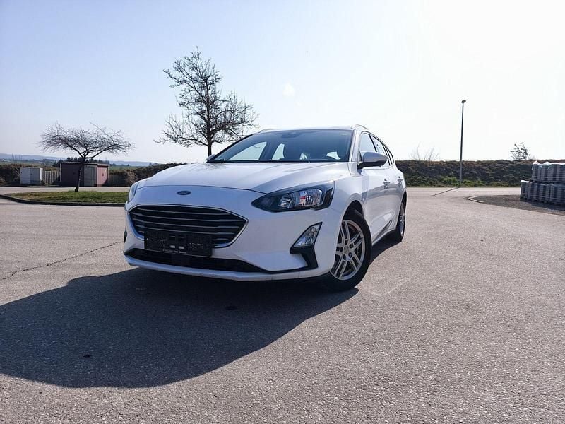 Gebraucht Ford Focus Cool & Connect 125 PS (91 kW) 2019 Frostweiã? Kombi