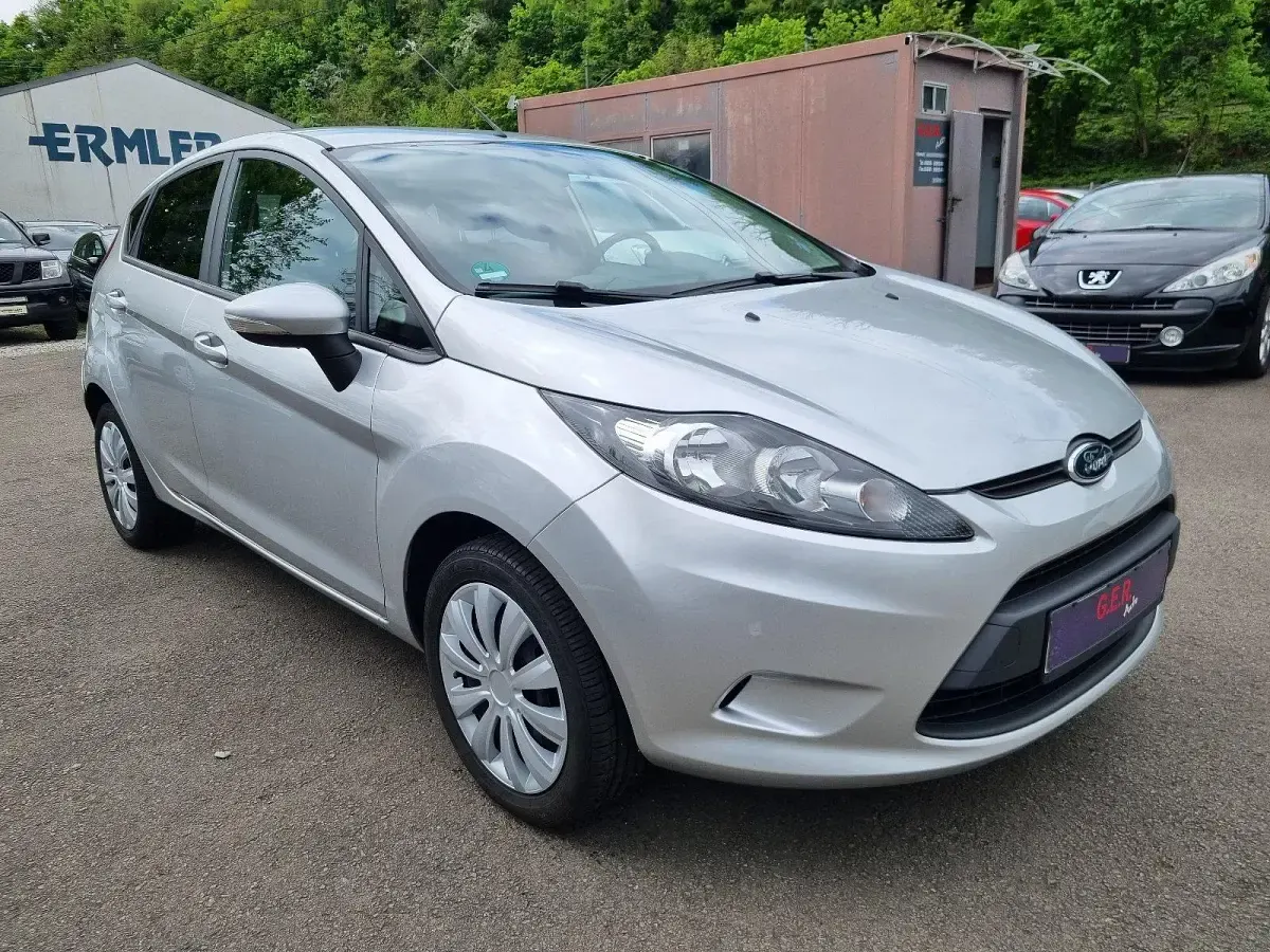 Gebraucht Ford Fiesta 96 PS (70 kW) 2011 Silber Kleinwagen