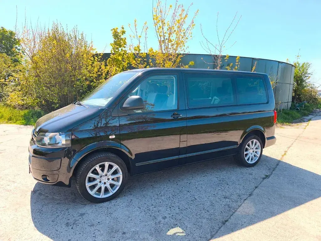 Second-hand VW T5 Startline 140 CP (102 kW) 2012 Negru Van