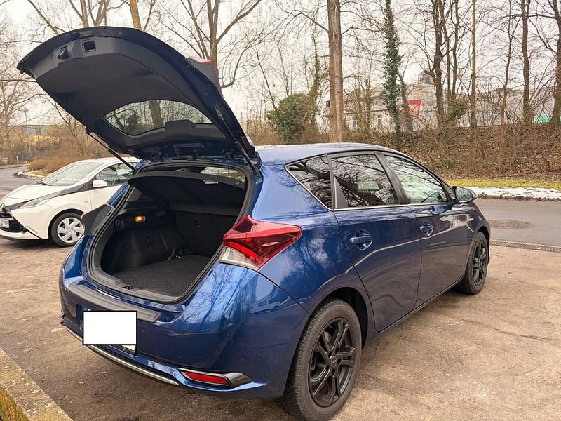 Gebraucht Toyota Auris Hybrid Executive 136 PS (100 kW) 2015 Blau Limousine