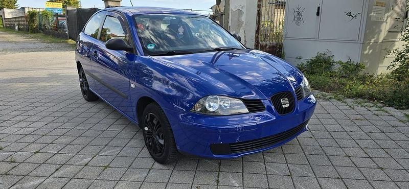 Blau Gebraucht 2003 Seat Ibiza Fresh Limousine | 790 € (Guter Preis) - Bild 1/4