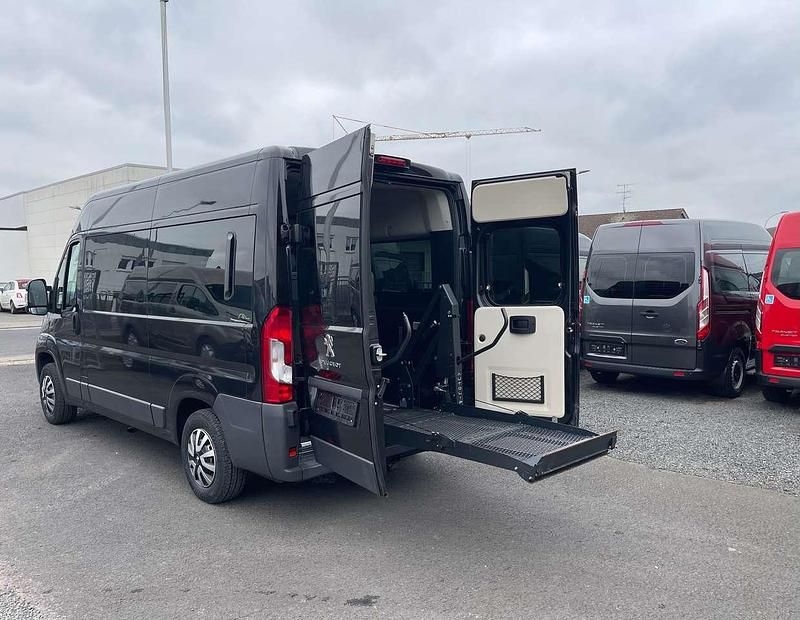 Schwarz Gebraucht 2017 Peugeot Boxer Van | 29.900 € - Bild 1/4