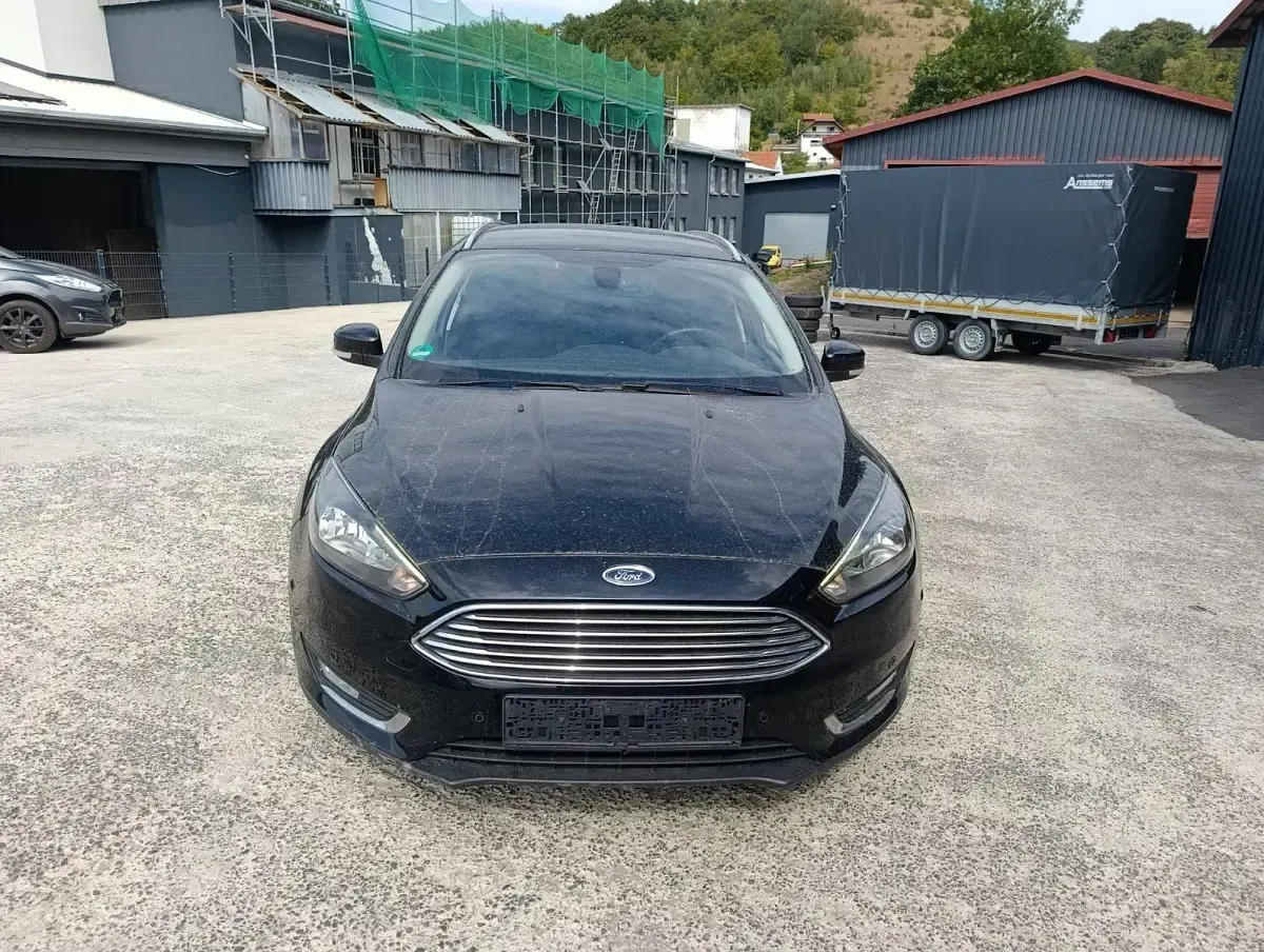 Gebraucht Ford Focus Titanium 125 PS (91 kW) 2017 Schwarz Kombi