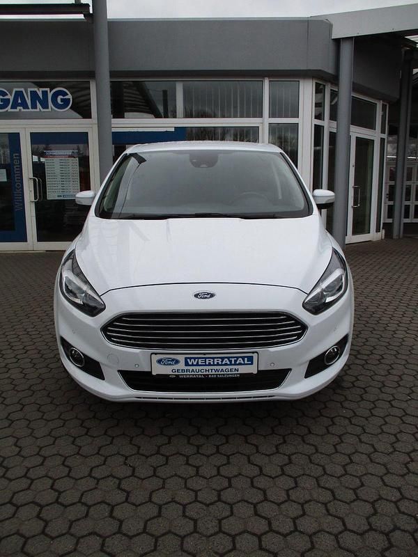 Gebraucht Ford S-MAX Titanium 165 PS (121 kW) 2019 Weiß Van / Kleinbus