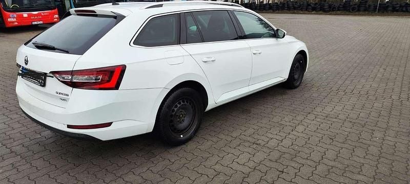 Gebraucht Skoda Superb Style 190 PS (139 kW) 2016 Weiß Kombi
