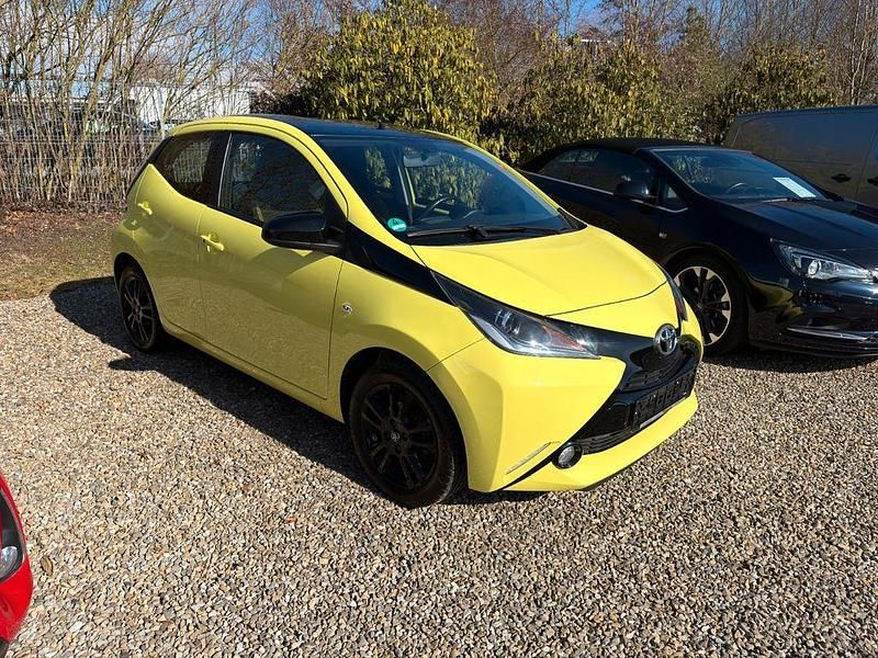 Gebraucht Toyota Aygo X-cite 69 PS (50 kW) 2017 5b9 lemonfresh gelb Kleinwagen