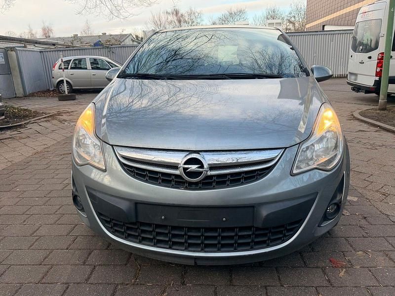 Usado Opel Corsa Innovation 69 HP (50 kW) 2011 Cinzento Sedan