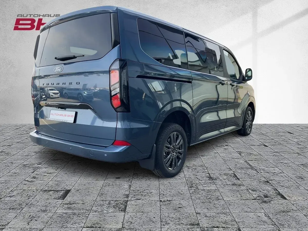 Neu Ford Tourneo Titanium 170 PS (125 kW) 2026 Chromablau metallic (blau) Van / Kleinbus