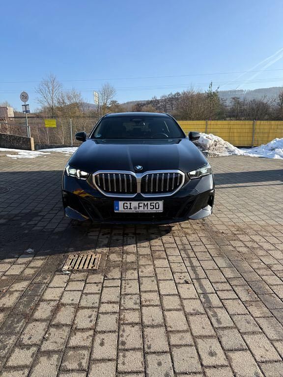 Gebraucht BMW 520 Performance 197 PS (144 kW) 2024 Schwarz Kombi
