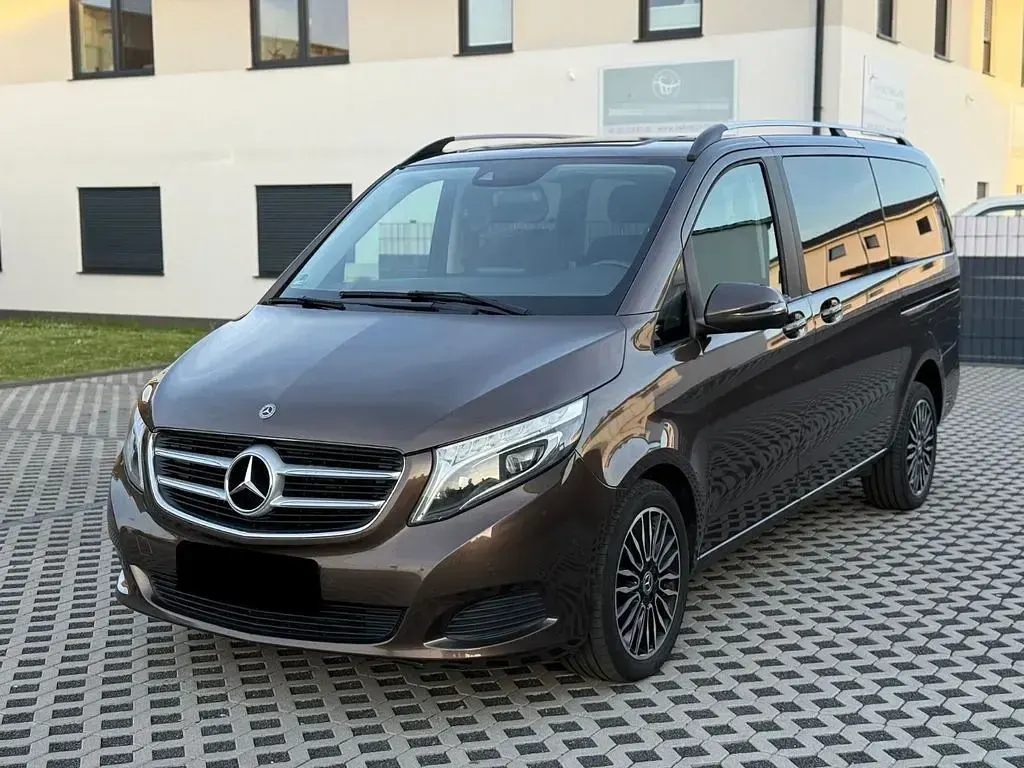Gebraucht Mercedes V250 Sport 190 PS (139 kW) 2018 Braun Van / Kleinbus
