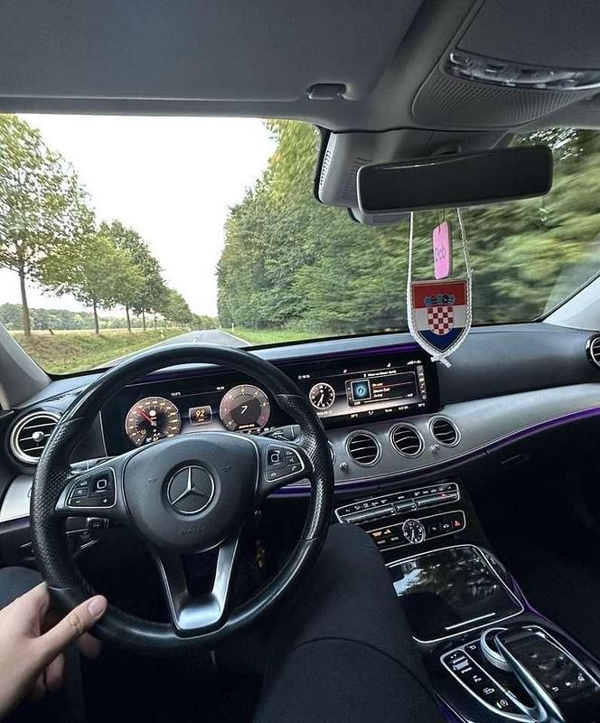 Gebraucht Mercedes E220 AMG line 194 PS (142 kW) 2016 Limousine