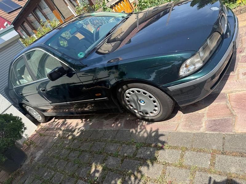 Grün Gebraucht 1996 BMW 520 Performance Limousine | 1.150 € (Guter Preis) - Bild 1/4