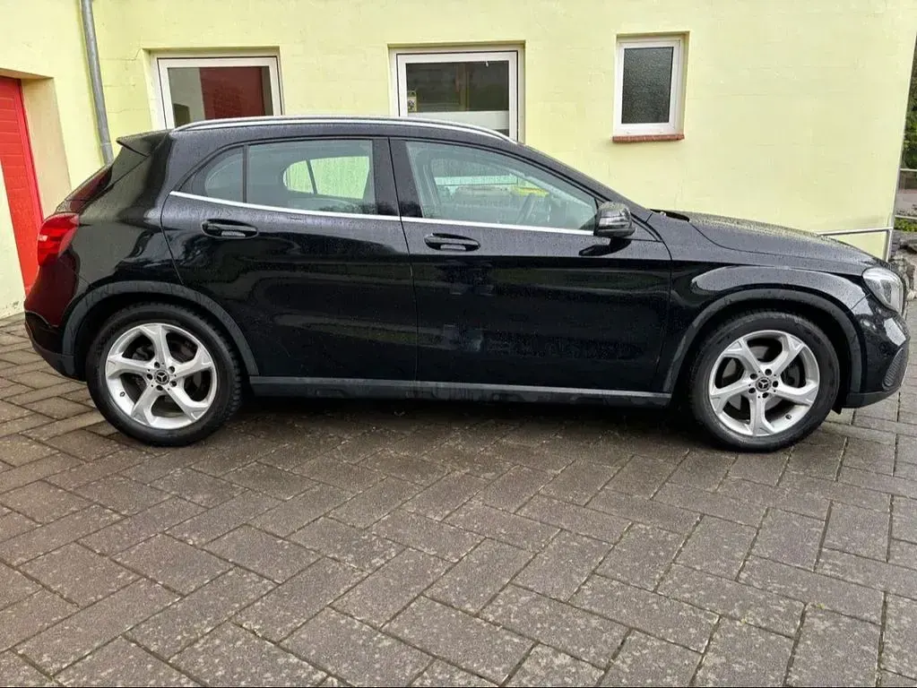 Gebraucht Mercedes GLA250 211 PS (155 kW) 2018 Schwarz SUV