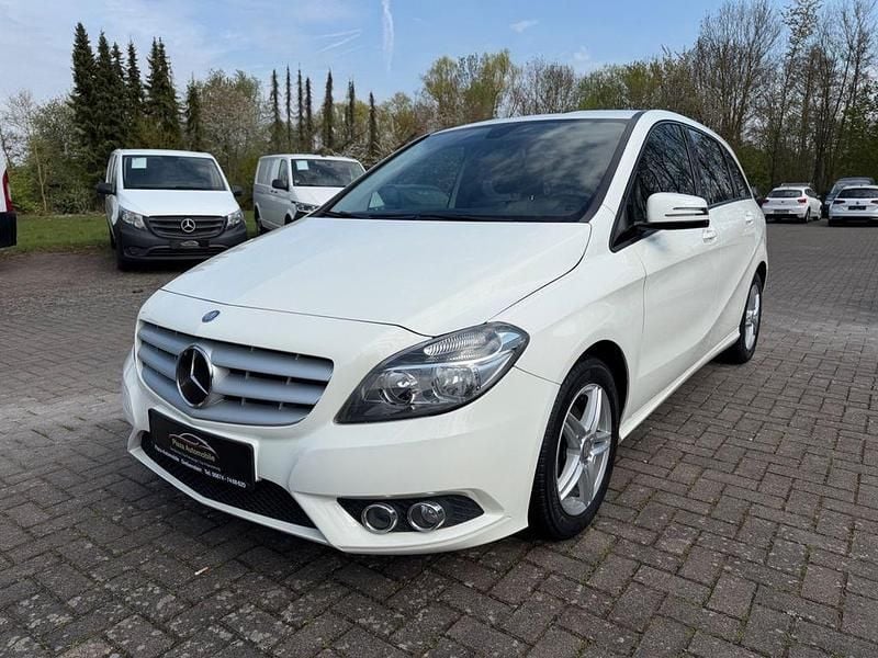 Gebraucht Mercedes B180 109 PS (80 kW) 2013 Weiß Van / Kleinbus