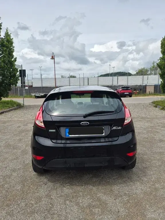 Usata Ford Fiesta SYNC Edition 101 CV (74 kW) 2015 Nero Utilitaria
