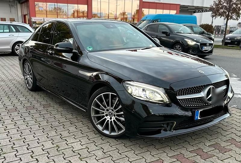 Schwarz Gebraucht 2019 Mercedes C220 AMG line Limousine | 29.900 € (Teuer) - Bild 1/4