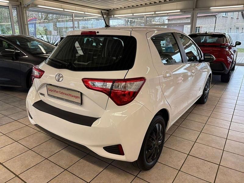 Gebraucht Toyota Yaris Comfort 111 PS (81 kW) 2020 Weiß Limousine