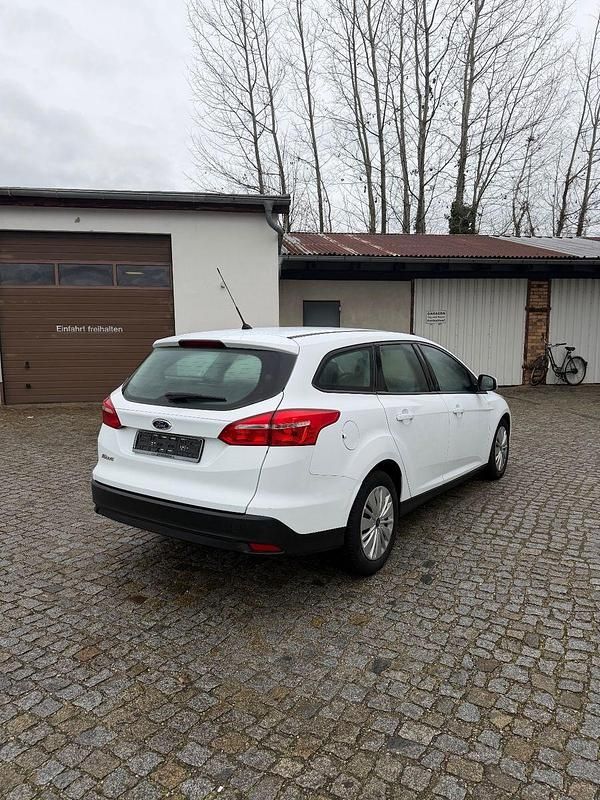 Gebraucht Ford Focus Trend 95 PS (69 kW) 2017 Weiß Kombi