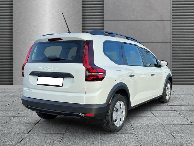 Gebraucht Dacia Jogger Essentiel 101 PS (74 kW) 2025 Arktisweiß Van / Kleinbus